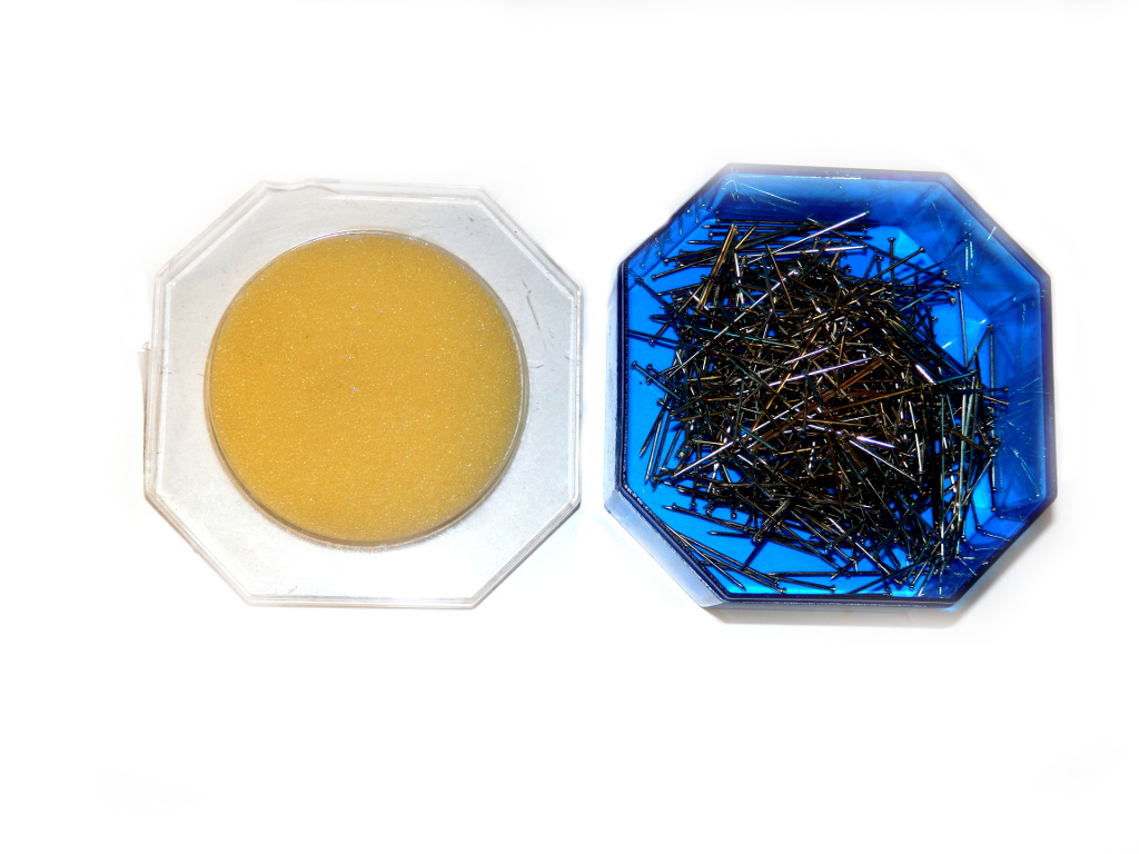 Szpilki zwykłe z poduszką