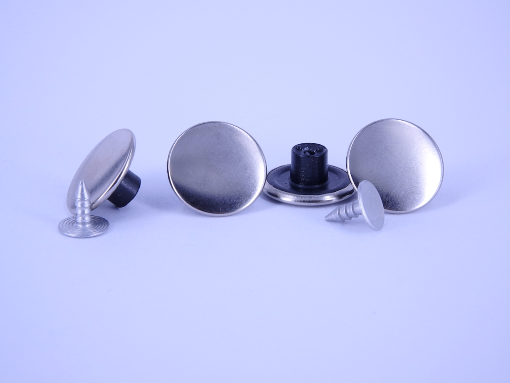 guzik 17mm nierdzewny GŁADKI stopka plastik